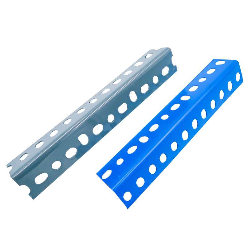 Толщина от 0,8 мм до 2,5 мм, шлицевая угловая планка, угловая сталь