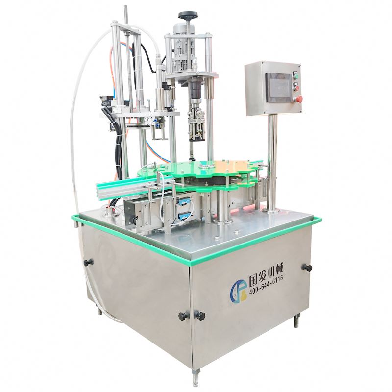 Полностью автоматическая машина для производства пластиковых крышек для бутылок