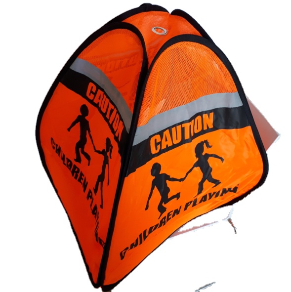 Дети играют предупреждения детей в игре предупреждающие знаки