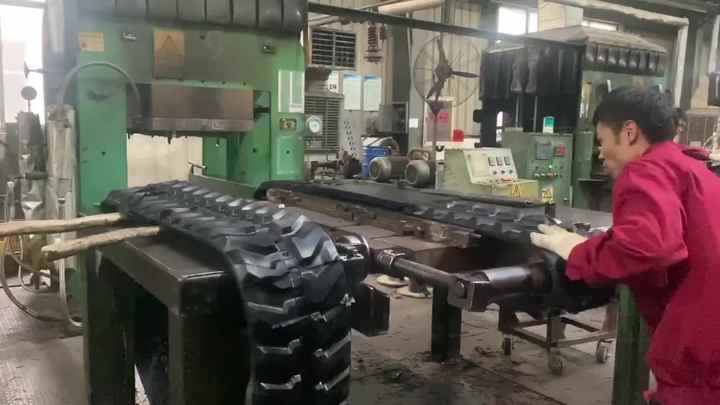 小型掘削機用ラバートラック230*48*62 300*52.5*72/82日立ZX30 ZX40