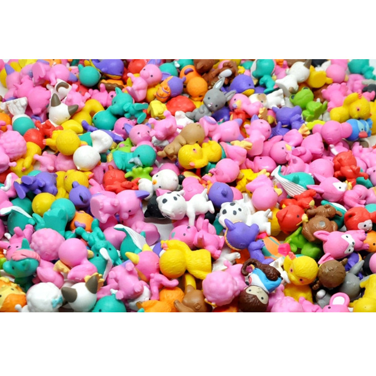 QX119 пластиковые дешевые мини-игрушки для пустых капсул с изображением куклы яйца