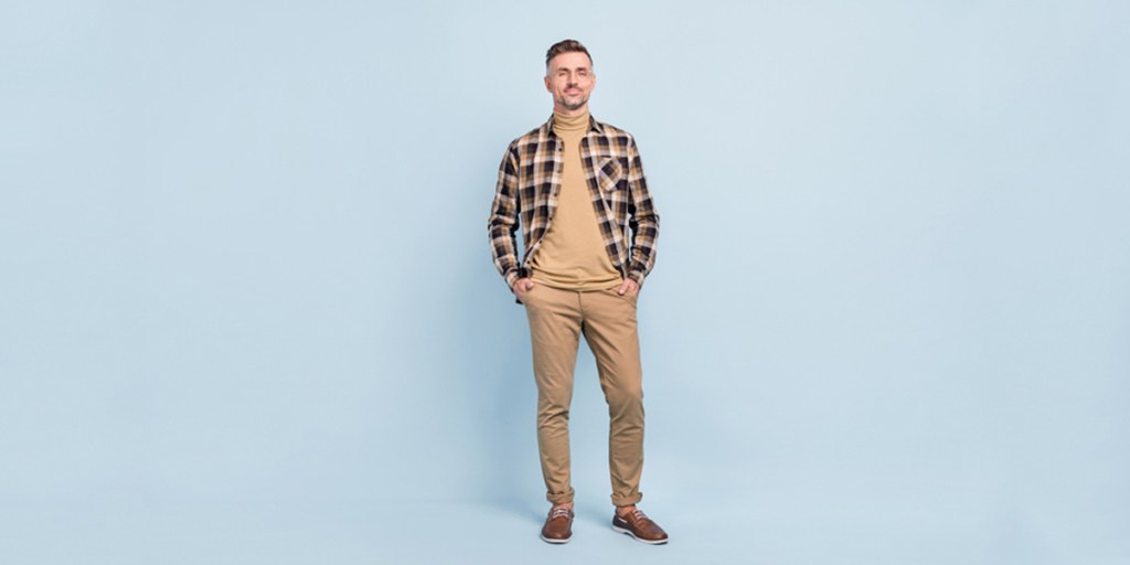 A man win a untucked beige-colored top
