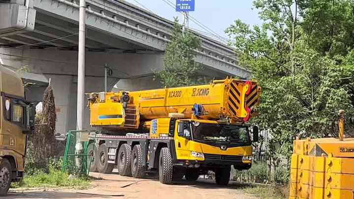 XCA500 500 Ton All Terrain Crane 10 m Outrigger Span High Stability ...