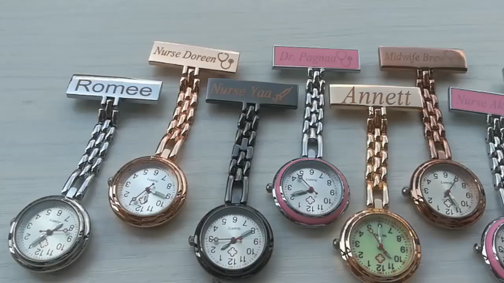 1-3 stuks verpleegsterhorloge dames heren met pin op stethoscoop revers fob zakhorloge digitaal horloge gemakkelijk leesbaar siliconen hoesje voor artsen verpleegkundigen, oranje