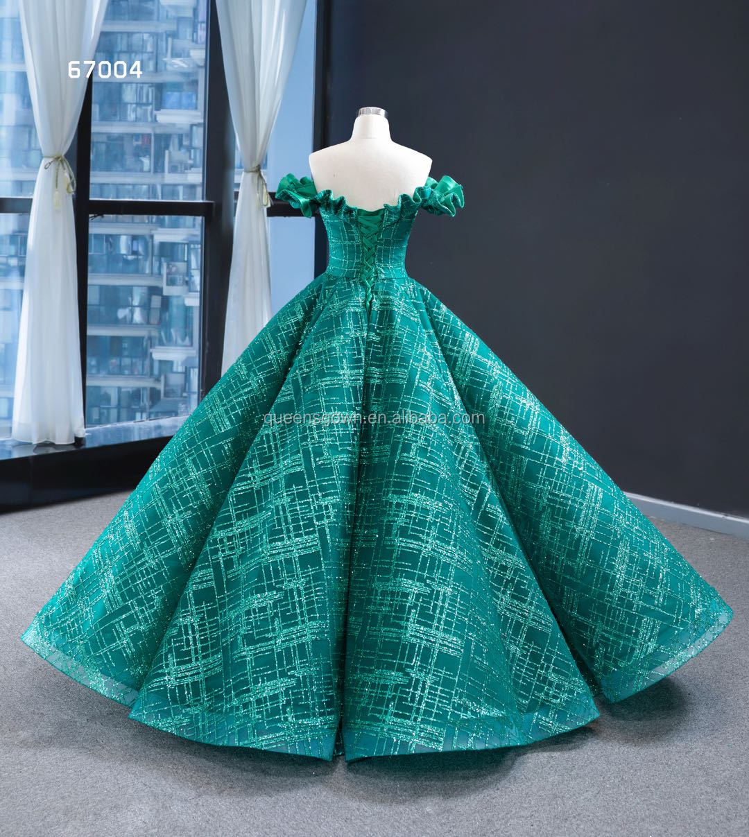 Luxury Green Dress with Sequins - Perfect for Wedding Ball