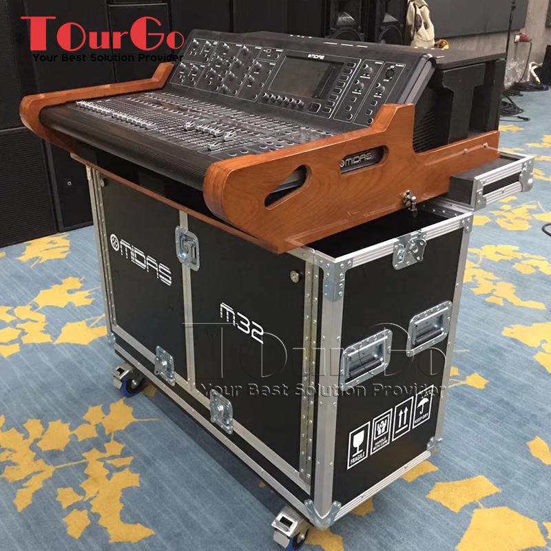 TourGo Flip Flight Midas M32 Case with Doghouse and Wheels