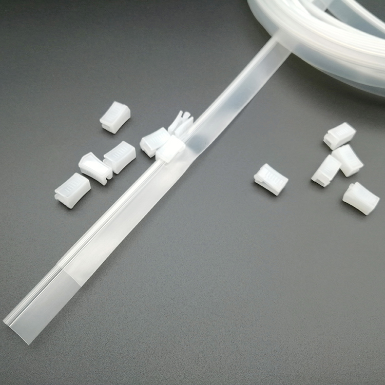 Cheap soft clip style PE zipper in transparent color