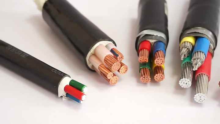 Lot De 50 Pièces LEGO Compatibles - Plaque Spéciale 2x2 Avec 2 Trous à Broches - Jaune - Neuf 2023