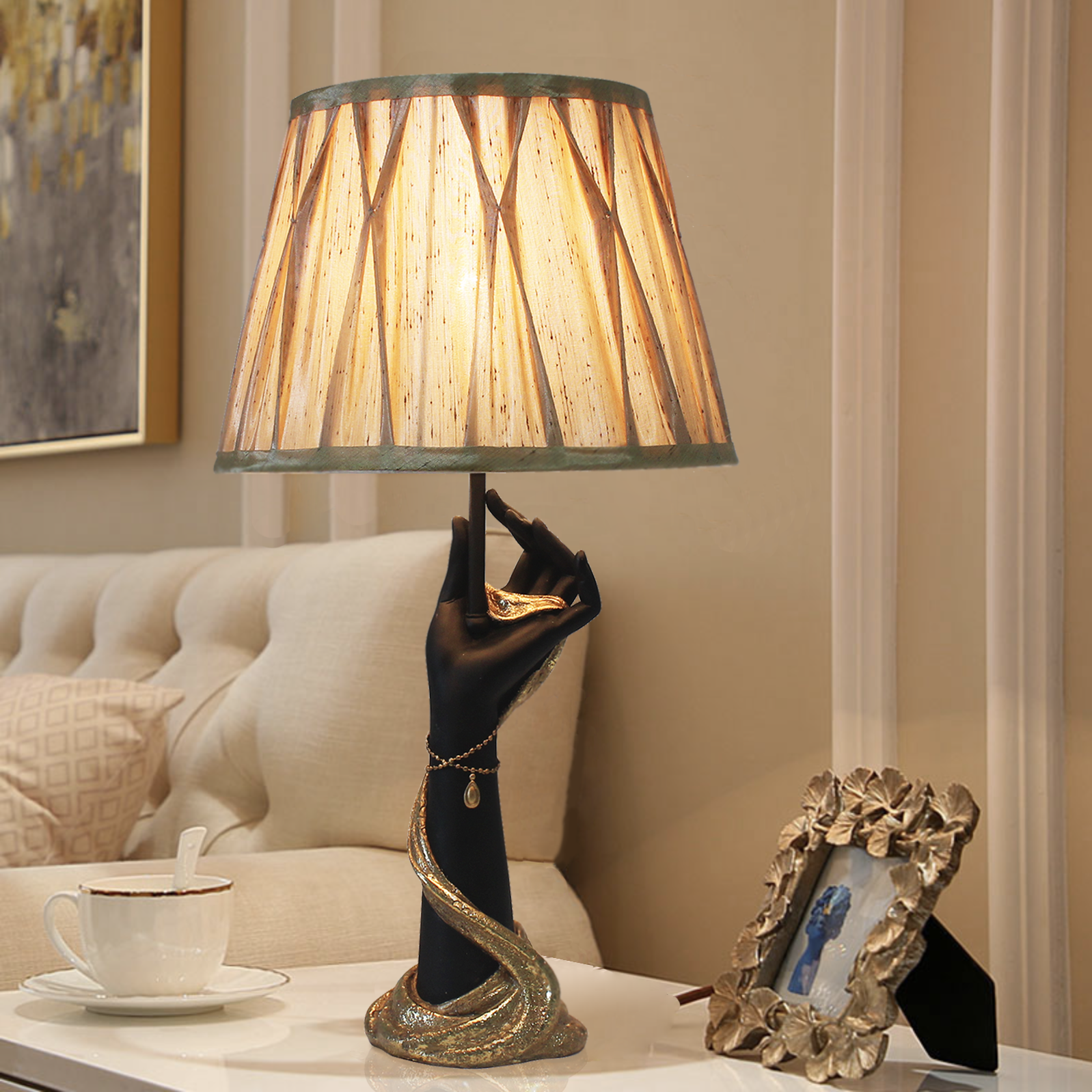 2022 Manufacturer Wholesale Simple Horse Shape Antique Neoclassical Copper Home Decoration Creative Resin Bedroom Table Lamp