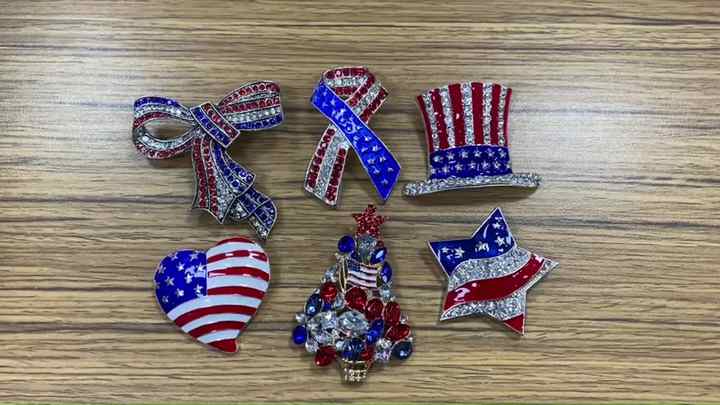 JU) VINTAGE 4TH July Rhinestone USA American Flag Patriotic Brooch Pin Gold £13.51 - UK JU) VINTAGE 4TH July Rhinestone USA American Flag Patriotic Brooch Pin Gold £13.51 - UK
