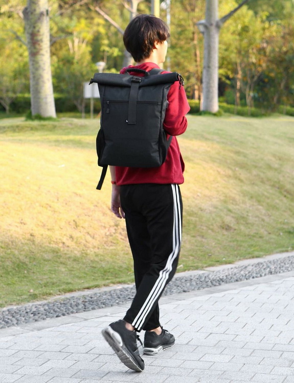 تصميم جيد حقيبة ظهر rpet لفة أعلى دائم التصميم نشمر على ظهره مع منفذ شاحن USB