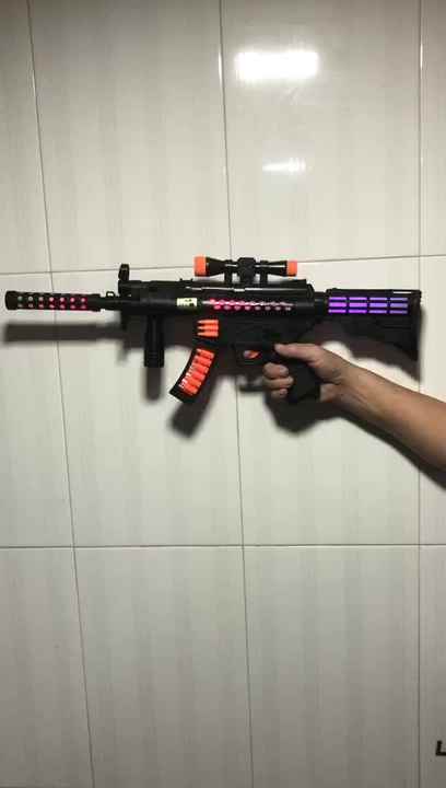 MP9おもちゃのサブマシンガン、プラスチック製電池式ガン、点滅ライト