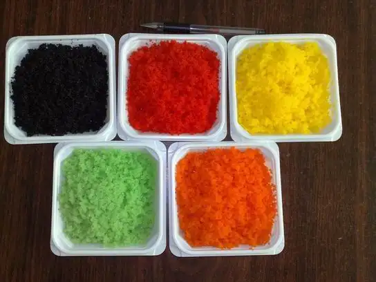 ovas alaranjadas dos peixes de voo do masago do tobiko para o sushi e culinárias japonesas