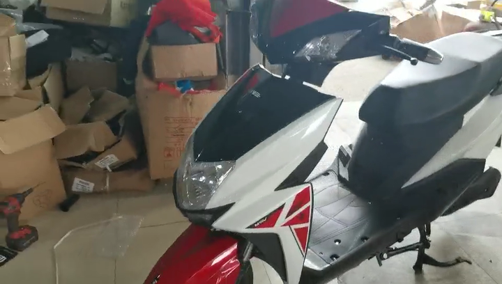 新製品2輪72ボルト1000ワットLEDライト電動バイクスクーター