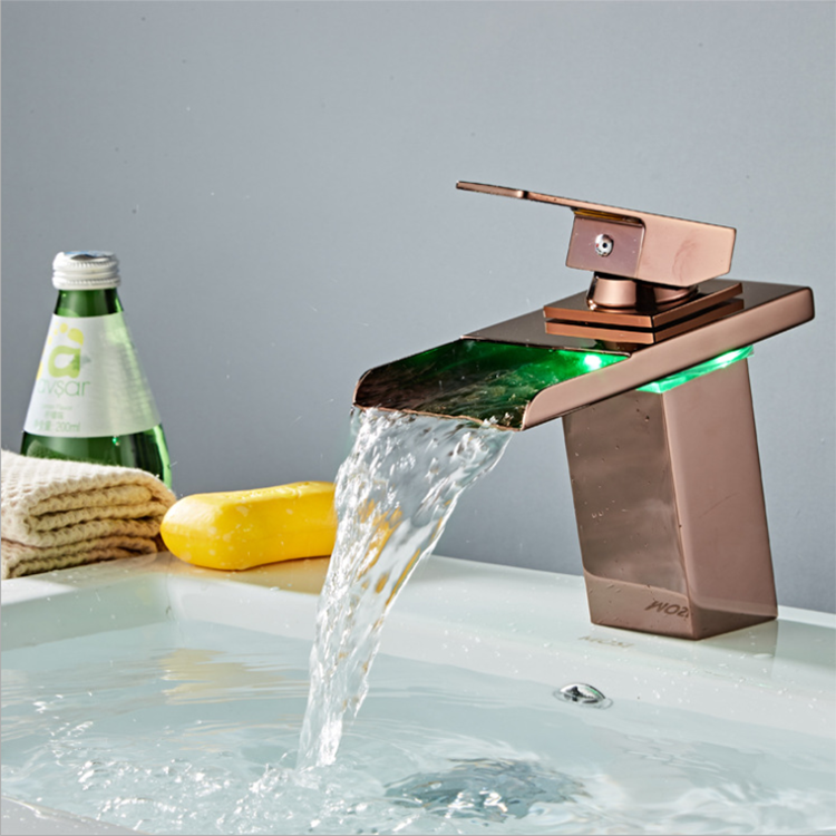 Светодиодный смеситель водопад, кран для ванной комнаты с контролем температуры, для горячей и холодной воды