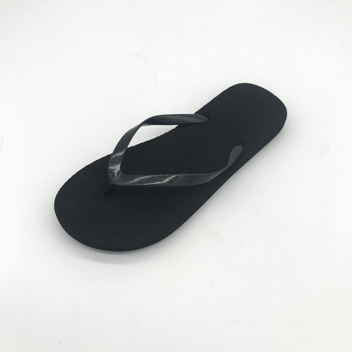 Женские шлепанцы в новом стиле