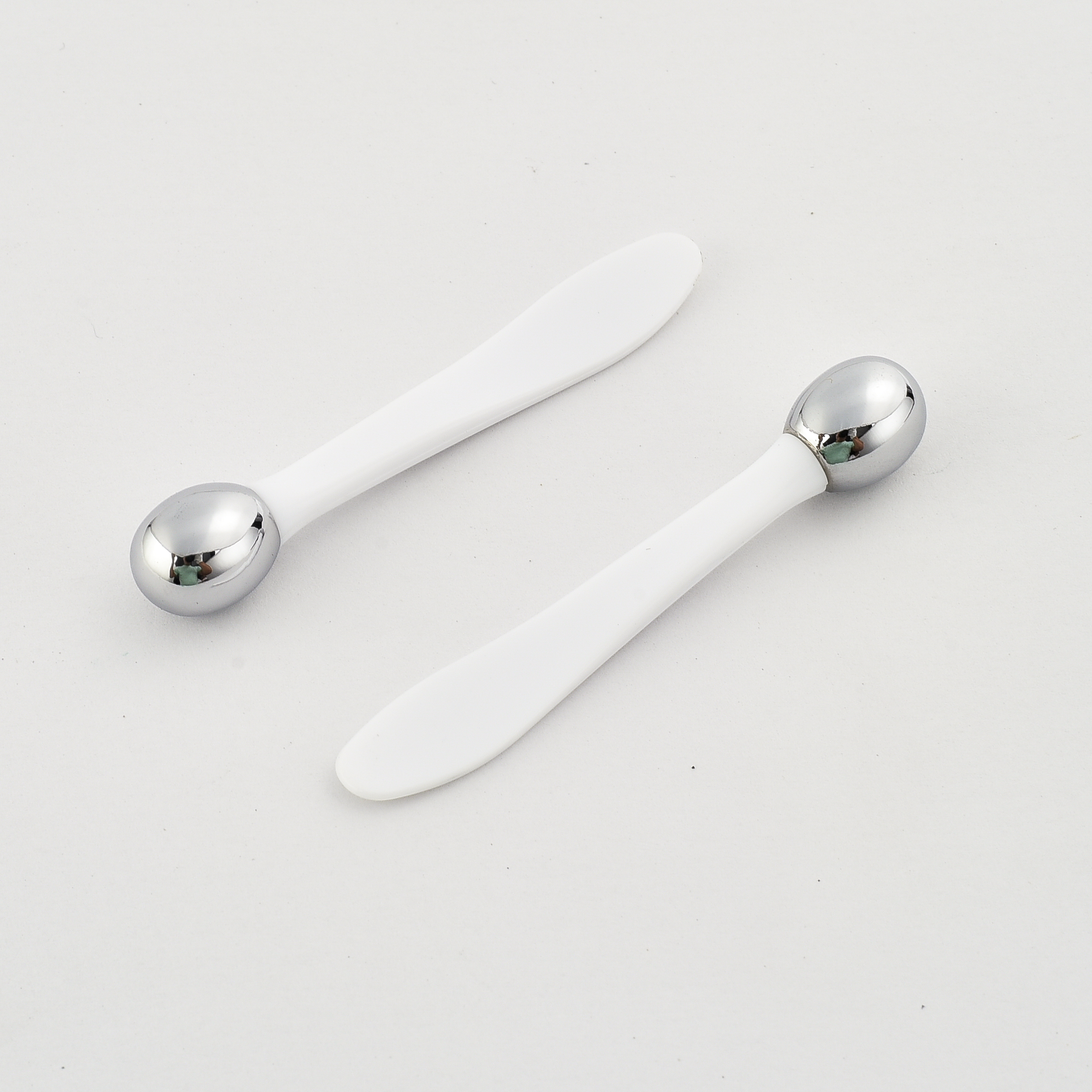 Хорошее качество белый серебристый макияж крем пластик лопатка Best уход за кожей лица массажер