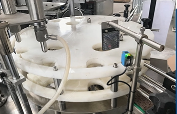 Автоматическая небольшая бутылка-спрей для жидкости с спиртом, 15 мл, 30 мл, 50 мл, дезинфицирующее средство для рук, машина для розлива и укупорки геля