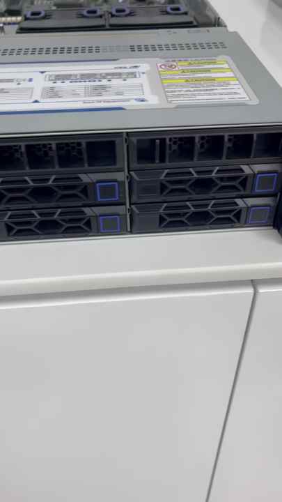 Data Center Scale 2U Offering Scalable Memory NVMe Support Redundant ...