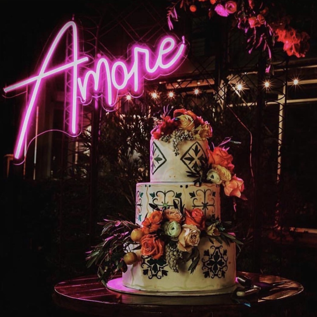 вечеринка amore в туле. девушка в наушниках диджей. Amore party типография. доброе утро любимый мой муж. Cantica gignit amor вечеринка.