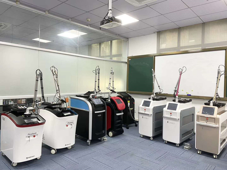 Professional Picosecond Laser Machine Picolaser pigmentation Treatment Freckle Removal 755nm Pico Laser Machine on Sale