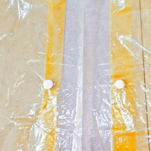 calça de plastico transparente