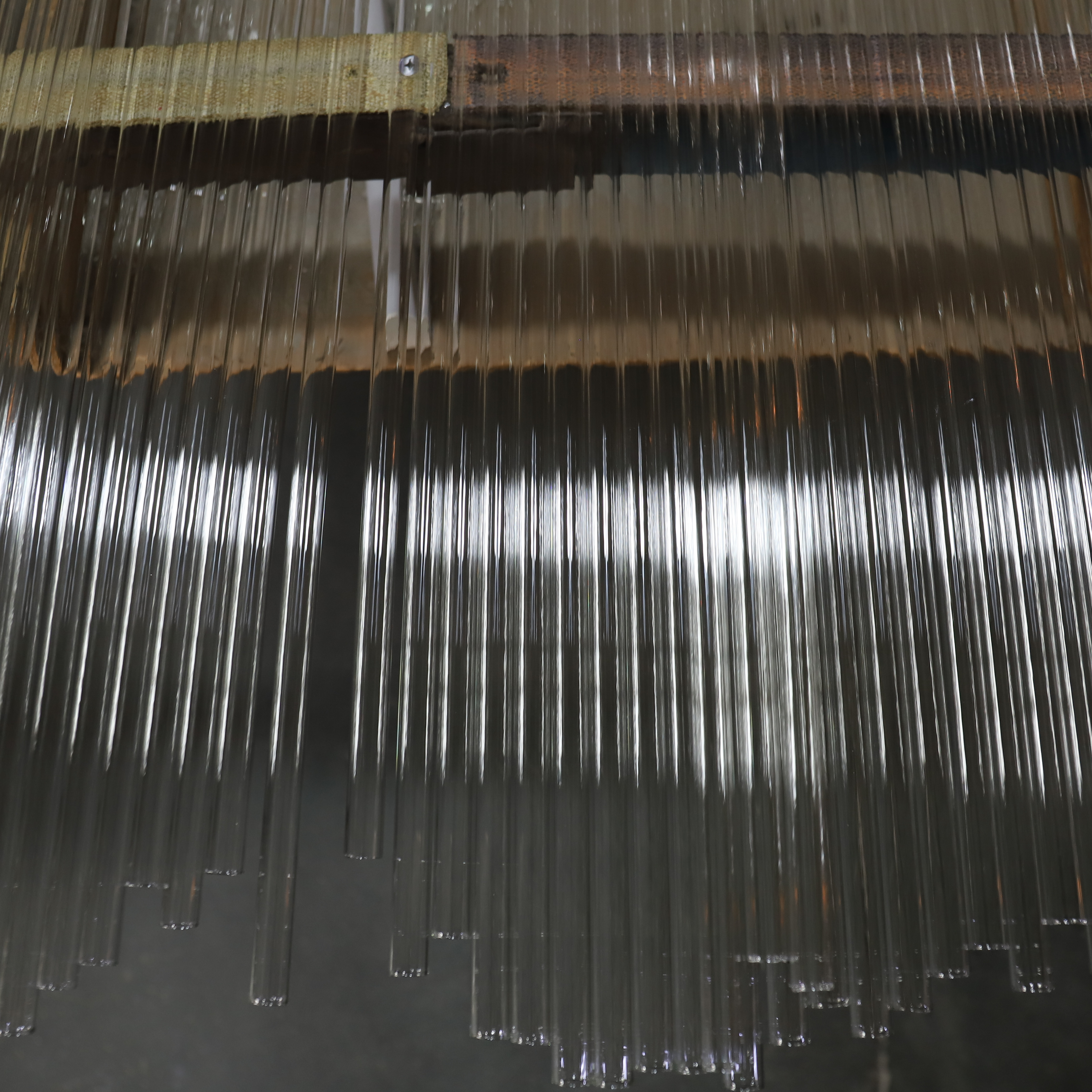 Производство высококачественных прозрачных трубок из боросиликатного стекла для фармацевтических бутылок