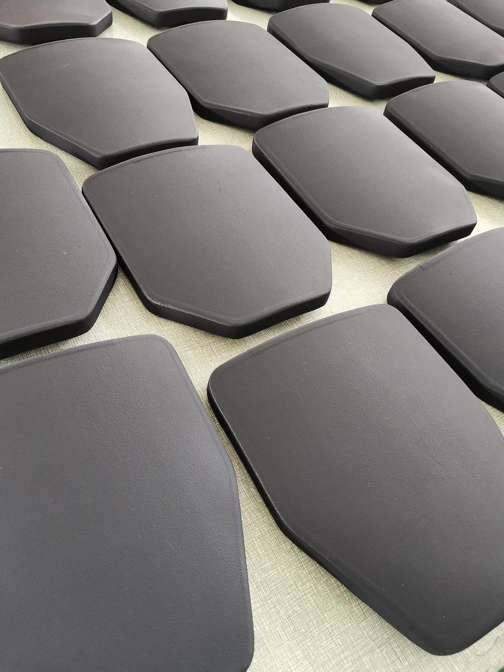 热卖新兴nij iii氧化铝定制防弹弹道超高分子量聚乙烯 (uhmwpe) 钢铁