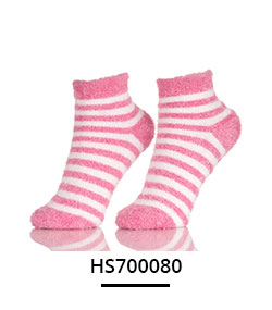 Sustainable Extra Padding Ankle Protection t Anti Slip Women Fuzzy Socks Custom Logo Casual Style Daily Wear Print Pattern