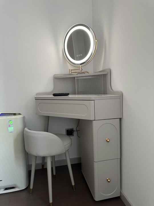 Cream Style Small Apartment Triangle Corner Dressing Table French Bedroom  Corner Dressing Table With Mirror Light HC720