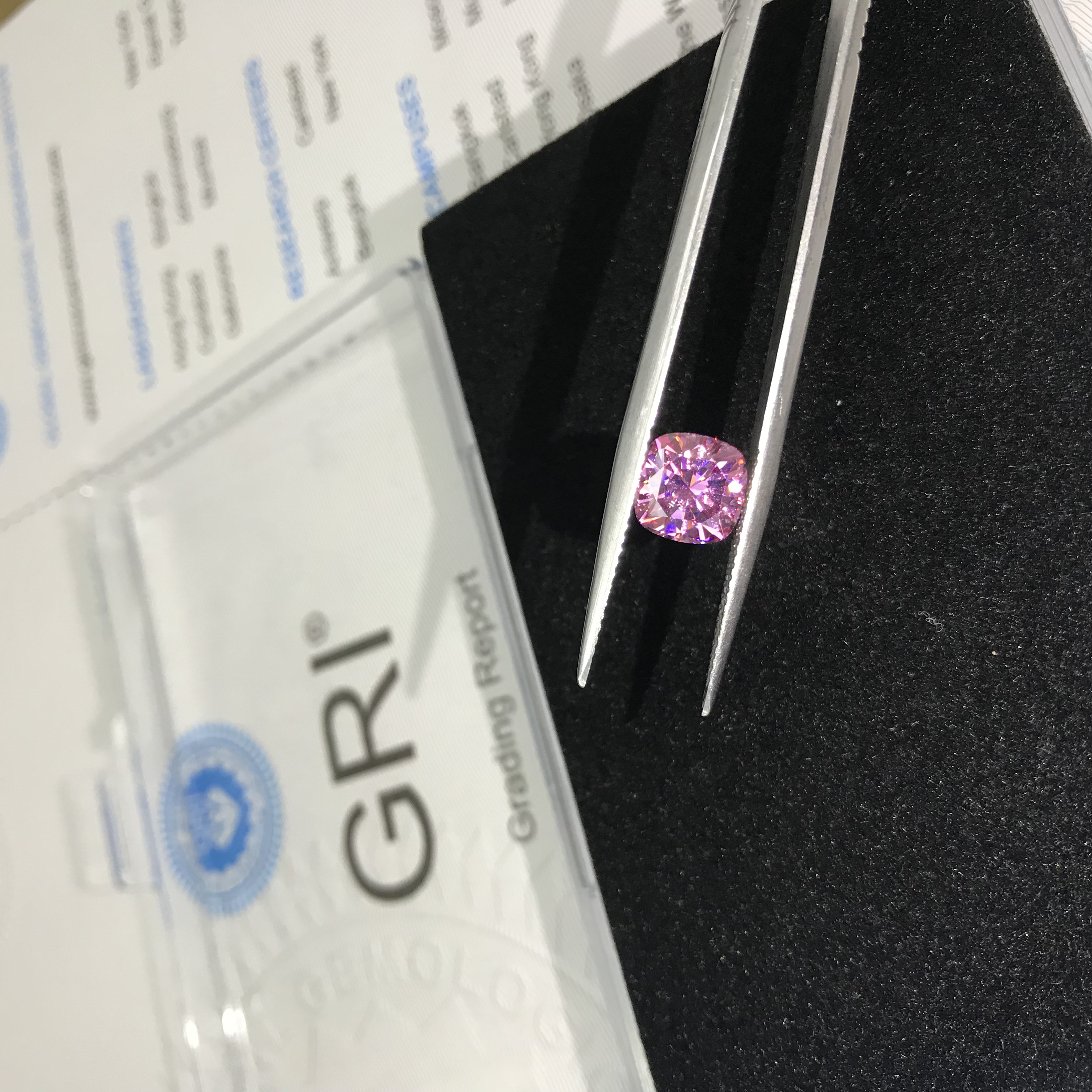 Fancy Oval Shape Pink Forever Flame Synthetic Stone 18k Ring Jewelry Setting Diamon Moissanite