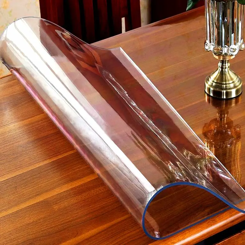 Прозрачное силиконовое стекло. Прозрачная пленка на стол. Плёнка на стол прозрачная силиконовая. Плёнка для стола прозрачная толстая. Прозрачнаямпленка на стол.