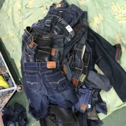 Roupa usada de grau a-calça jeans masculina