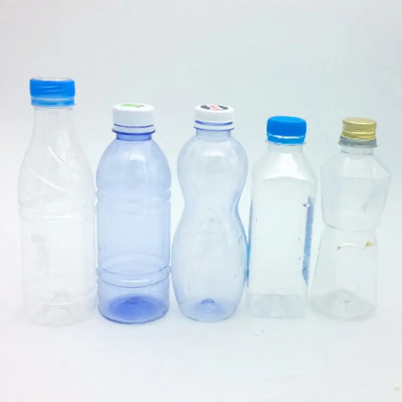 Возьми пустую пластиковую бутылку с завинчивающейся. ПЭТ бутылка 300 мл. ПЭТ бутылка 250 мл квадратная. Маленькие пластиковые бутылочки. Пластиковые бутылкималеоькие.