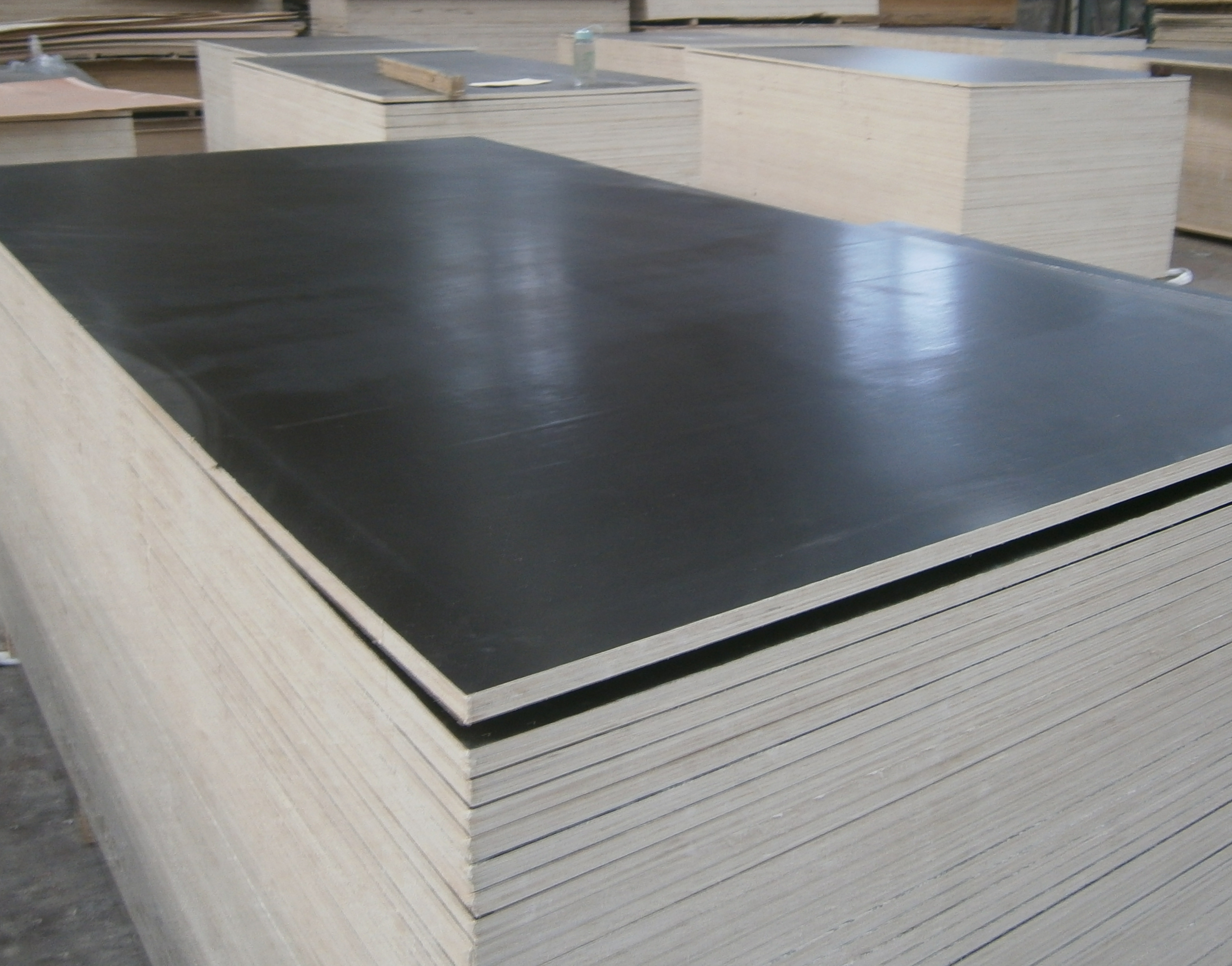 фанера ламинированная свеза. ламинированная фанера (6 мм x 1220 мм x 2440 мм). сорт ламинированной фанеры 1 1. фанера ламинированная 21 мм. 5\1.