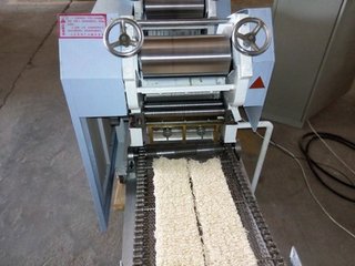 Small instant noodle production line of automatic noodle making machine