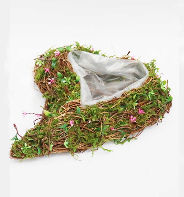 Ротанговый горшок в форме сердца для цветочной композиции