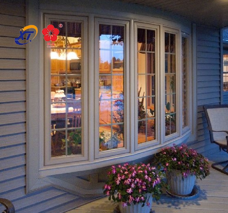 Окна луки. Эркер. Окна луки. Окно снаружи. Лук на подоконнике.