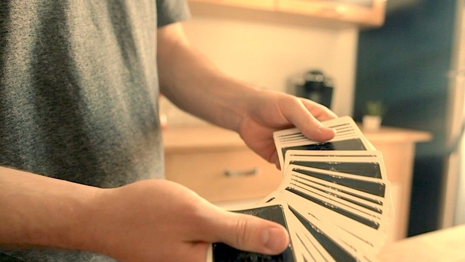 Cheap Shipping Tuck Box Poker Size Good Printing Flash Card Game Custom Logo Playing Card