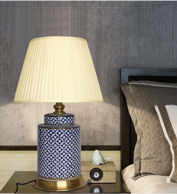 Blue and White ceramic table lamp for decor in living room  porcelain lighting for bedside hotel from Jingdezhen wholesale