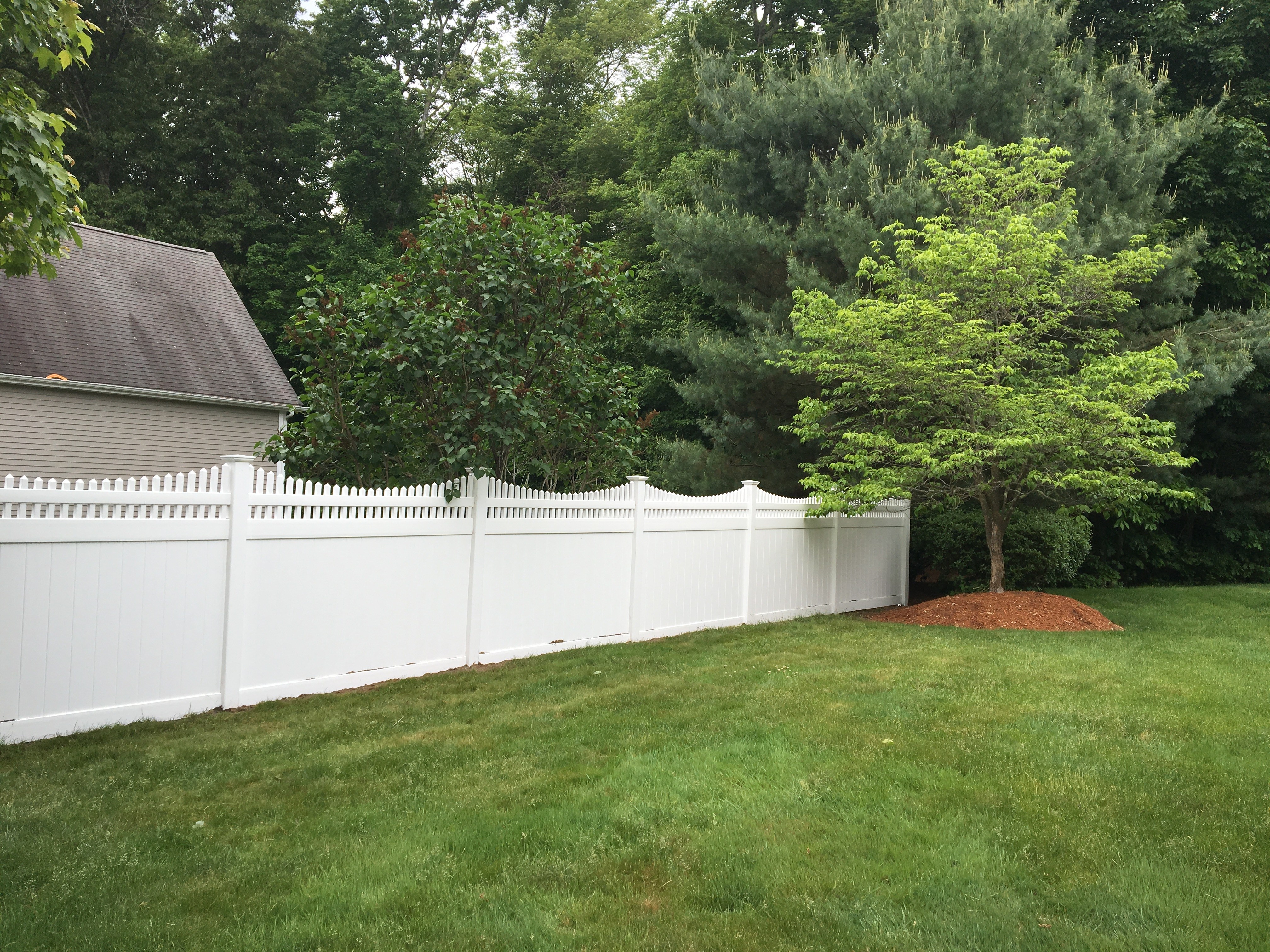 Виниловый забор для частного дома