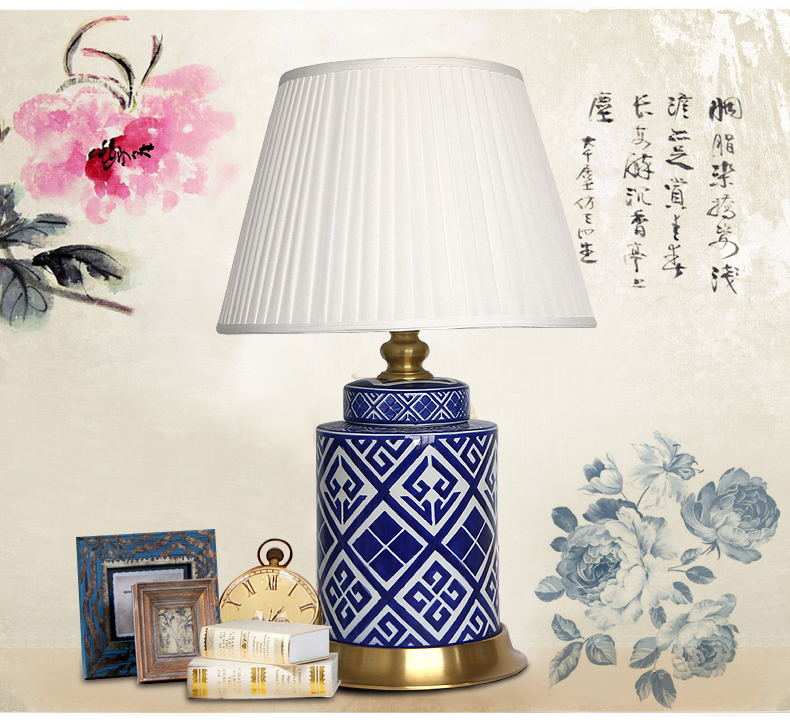 Blue and White ceramic table lamp for decor in living room  porcelain lighting for bedside hotel from Jingdezhen wholesale