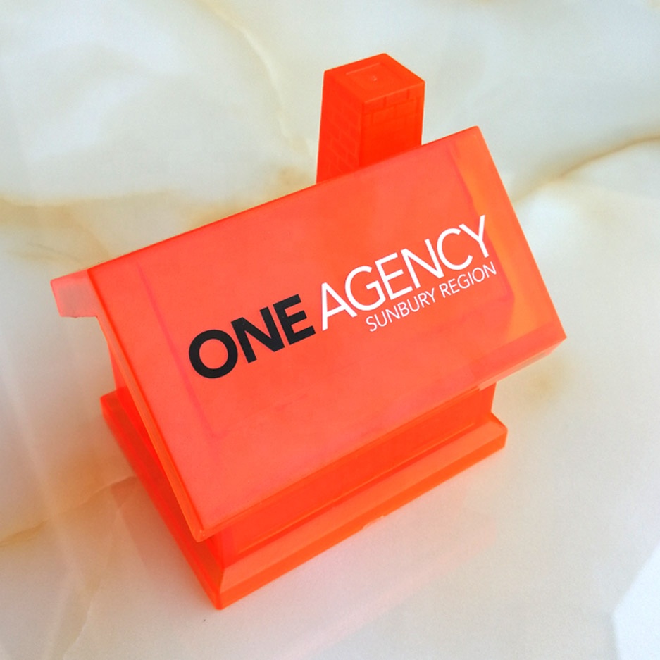 Пластиковый банк для монет в форме дома