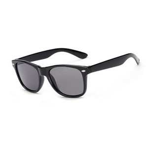 2019 Factory wholesale fashion sun glasses UV400 Promotional plastic cheap sunglasses