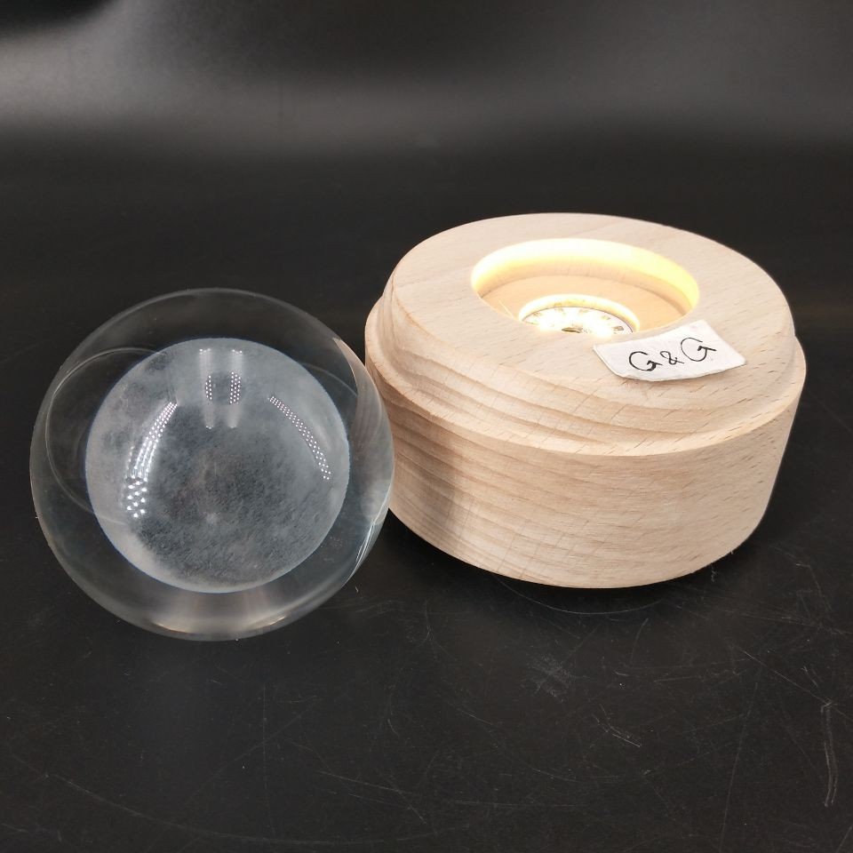 负责玻璃球夜灯上紧发条音乐盒礼品