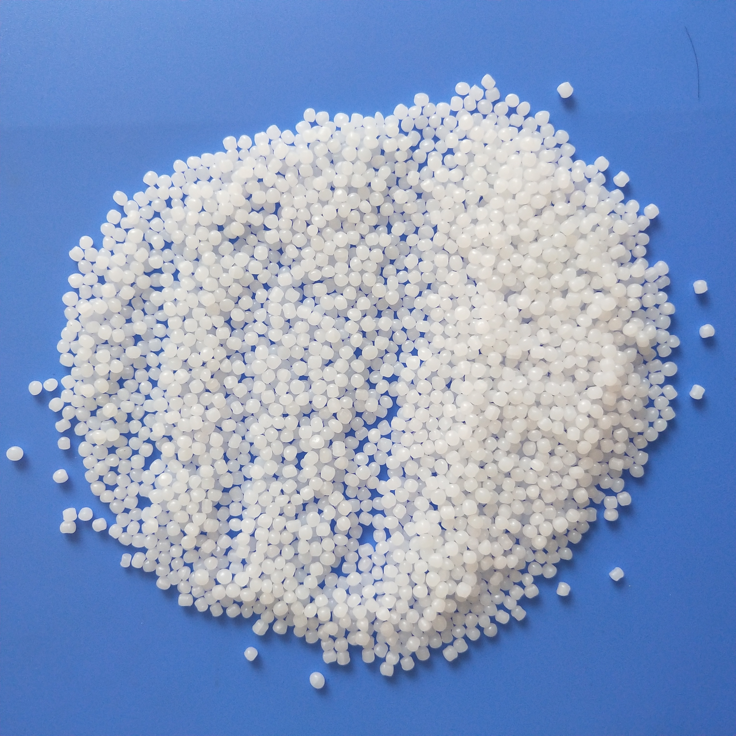 Полипропилен pp. Сверхвысокомолекулярный полиэтилен pe 1000. Pp gf30 пластик. Гранулы полиэтилена. Hdpe высокой плотности.