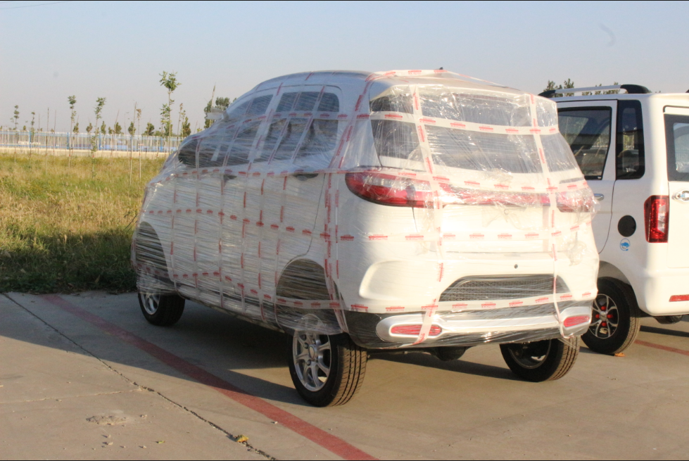 Automóvil deportivo popular, eléctrico y de combustible con volante a la izquierda y aire acondicionado