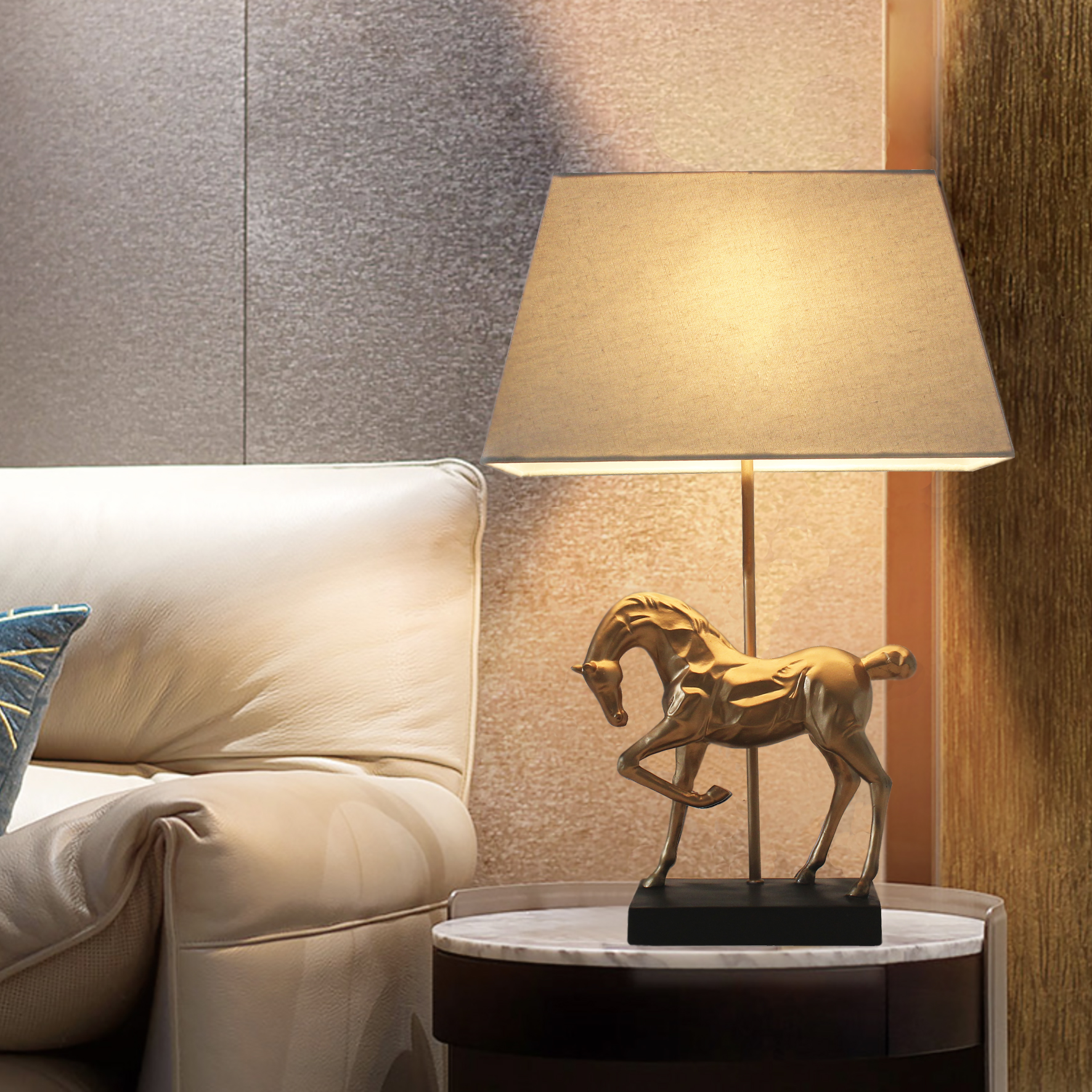 2022 Manufacturer Wholesale Simple Horse Shape Antique Neoclassical Copper Home Decoration Creative Resin Bedroom Table Lamp