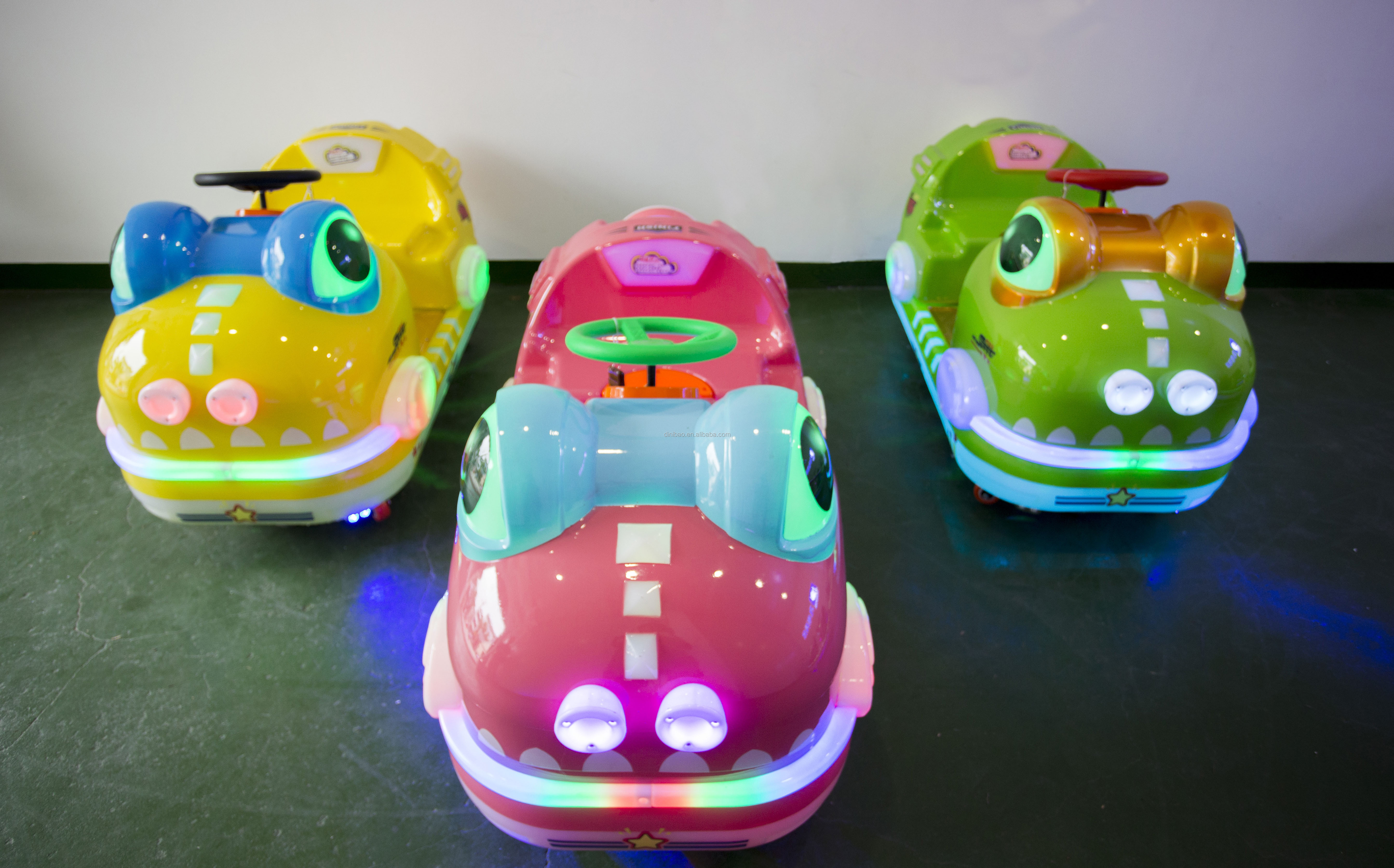 source 室内游乐园超级电机电动电池车出售成人和儿童 on m.alibaba.