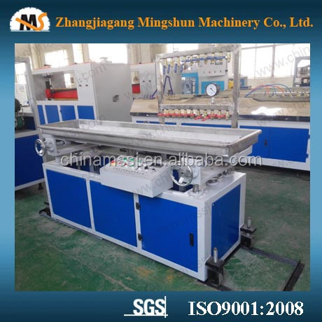 Небольшая вакуумная пластиковая формовочная машина